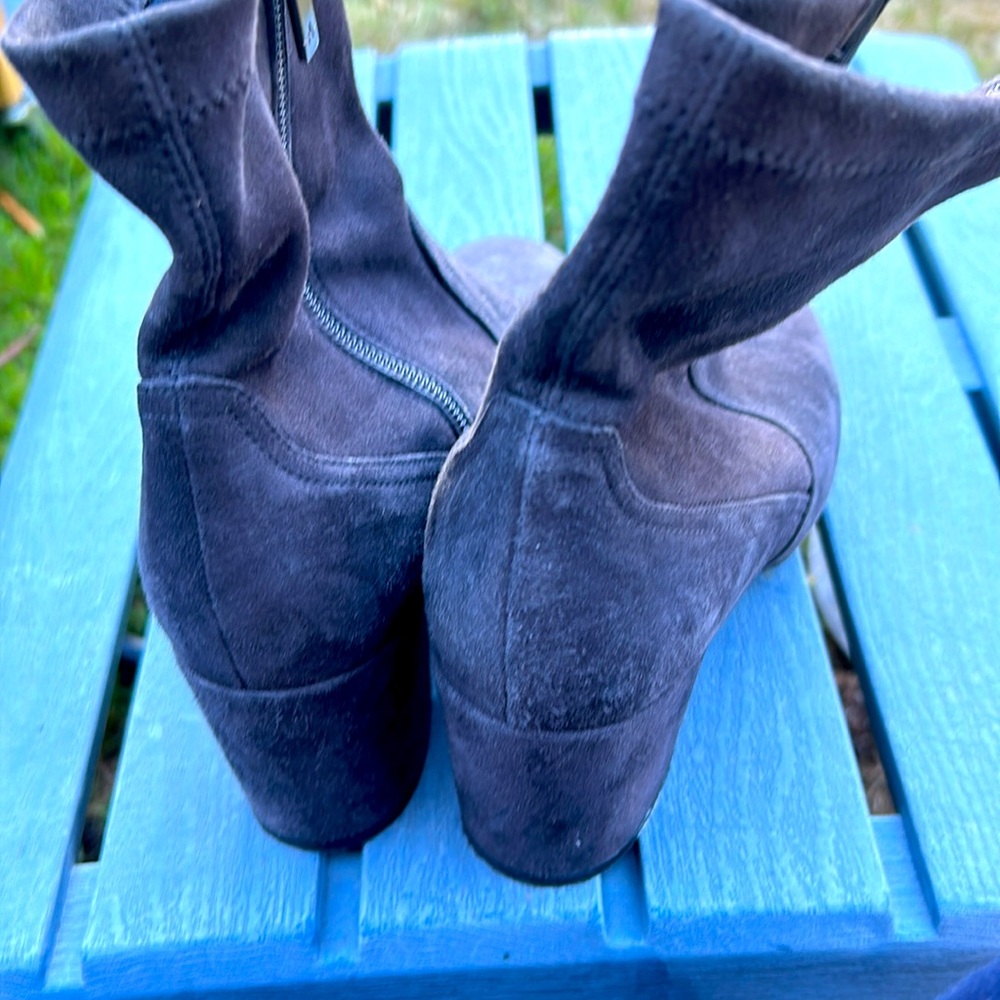 COPY - Aquatalia size 8 M grey suede ankle boots - Picture 2 of 9